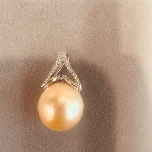 Authentic edison pearl pendant in Silver 925 settings.. pearl size 13.8mm